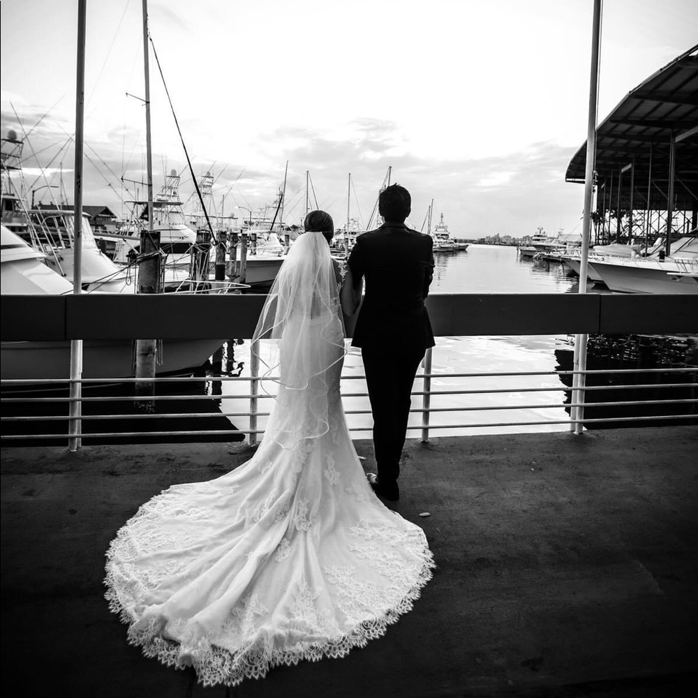 Wedding gown / dress, size 2-4 - Picture 2 of 5